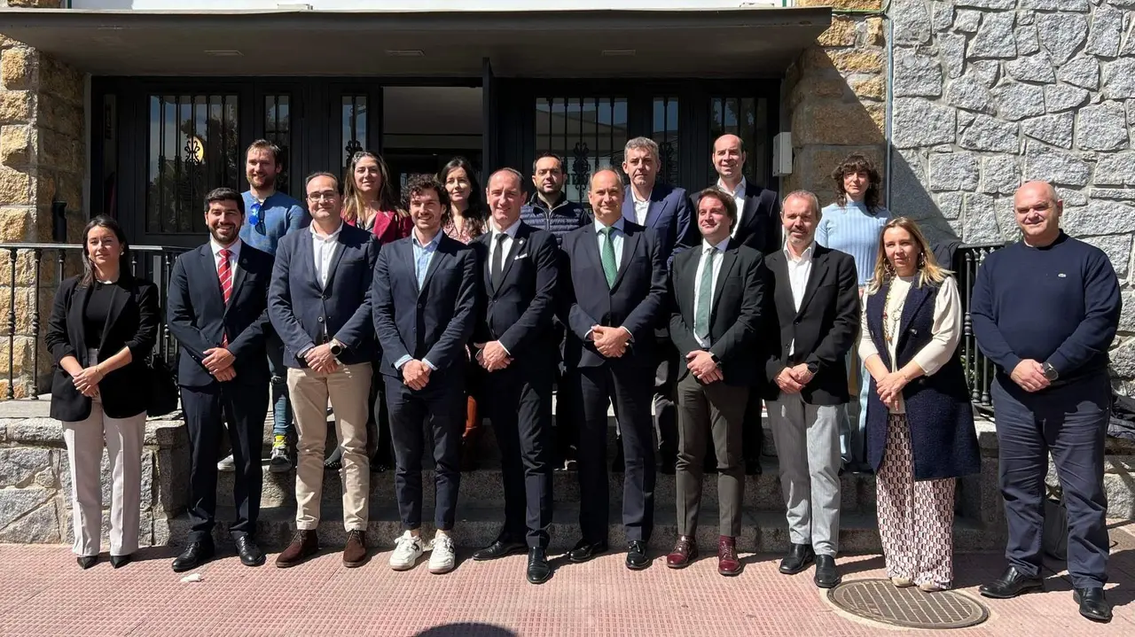 El consejero de Digitalización, Miguel López 
Valverde en Alpedrete - Foto Comunidad de Madrid