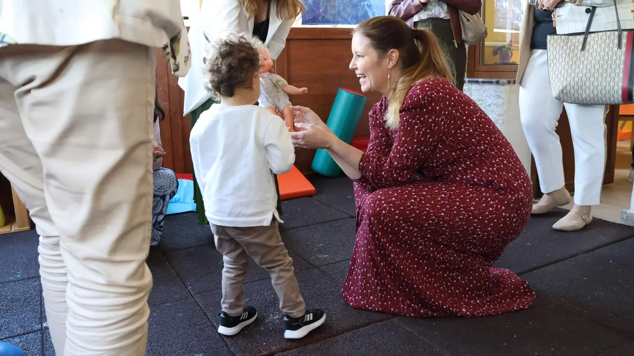 La consejera de Familia, Juventud y Asuntos Sociales, Ana Dávila, en la Residencia Infantil Nuestra Señora de Lourdes de Torrelodones - Comunidad de Madrid