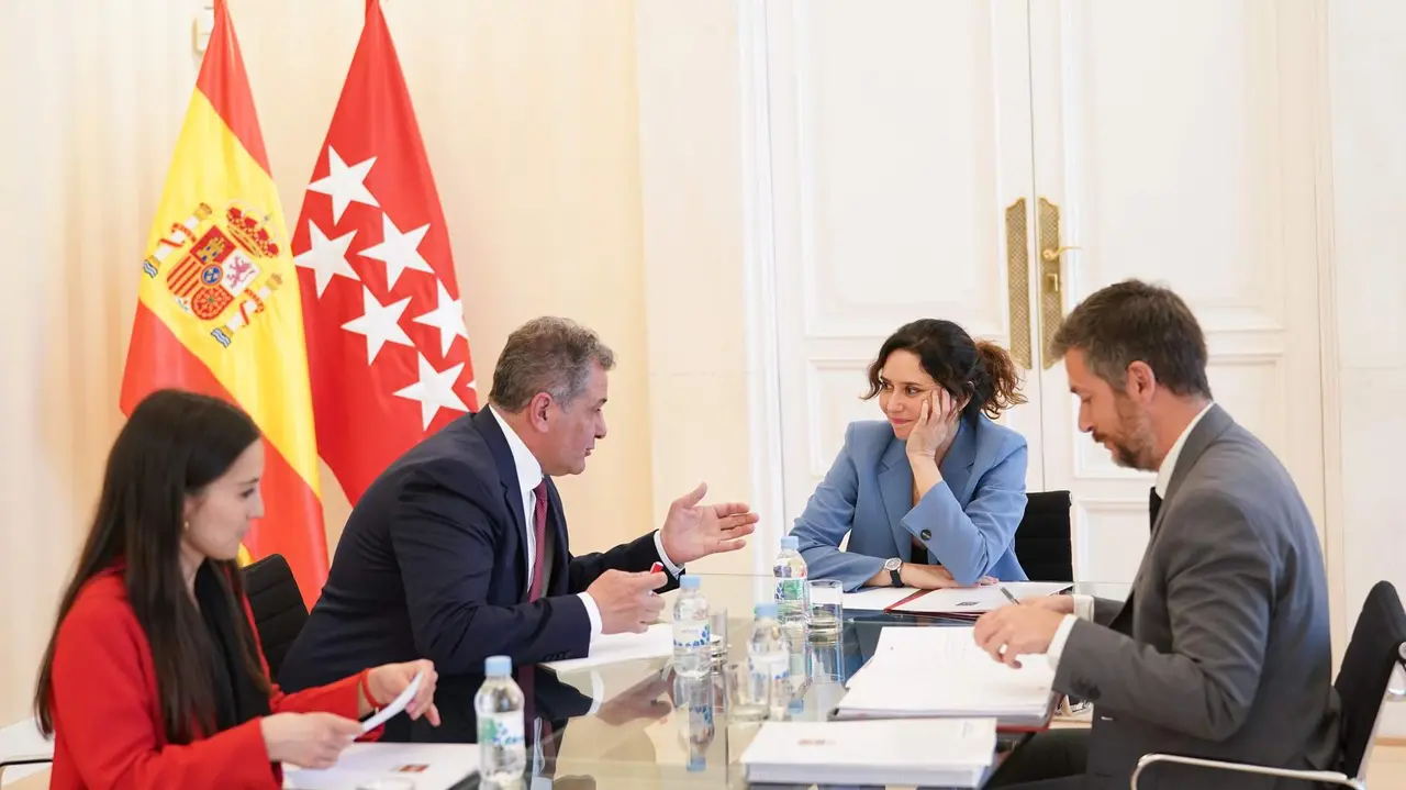 Díaz Ayuso recibe en la Real Casa de Correos al alcalde de Parla - Comunidad de Madrid