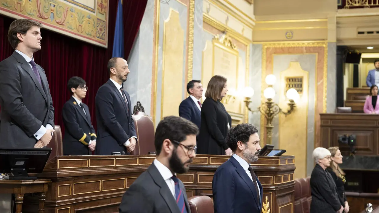 La Mesa del Congreso participa en un minuto de silencio del Pleno - Foto del Congreso