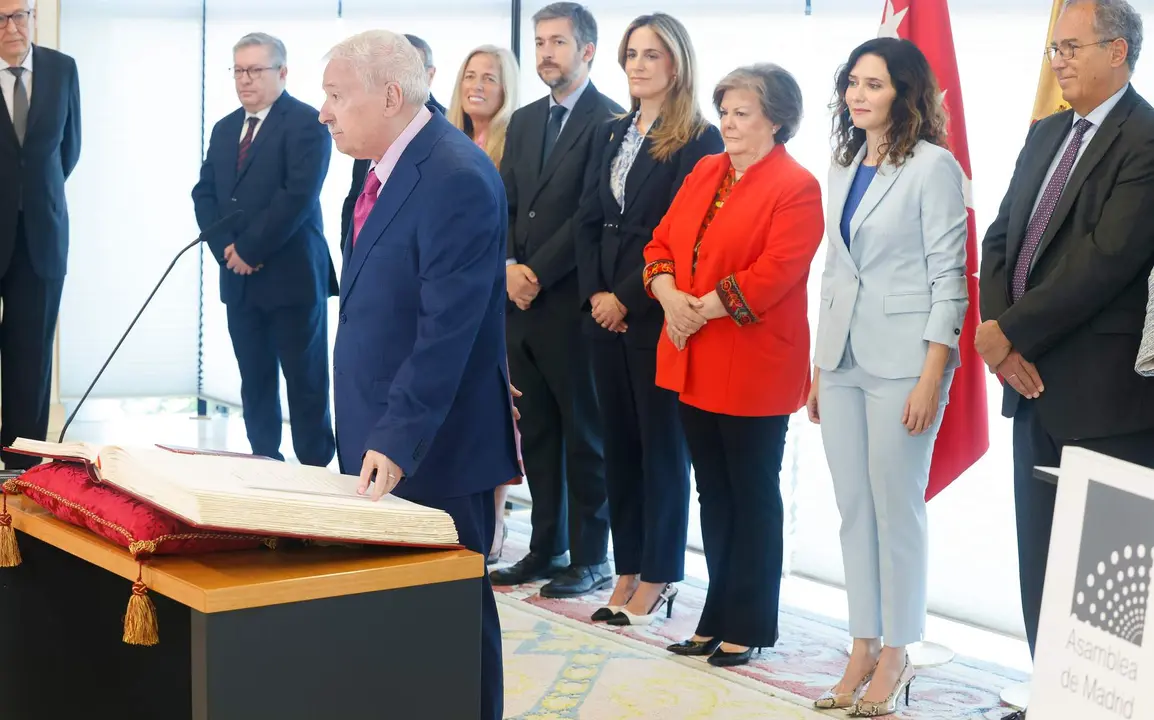 Díaz Ayuso, en la toma de posesión de Joaquín Leguina - Comunidad de Madrid. Foto: D.Sinova