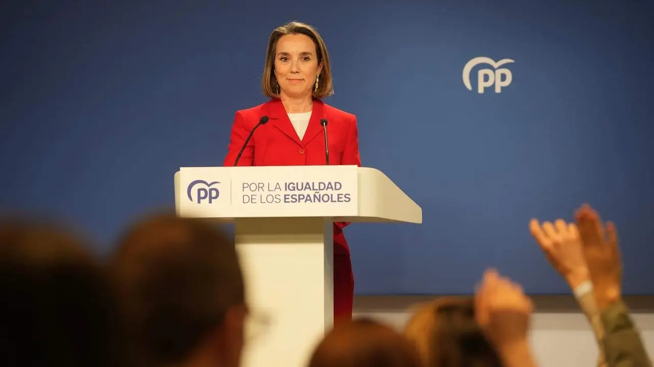 La secretaria general del PP, Cuca Gamarra, atiende a los medios - Foto del PP