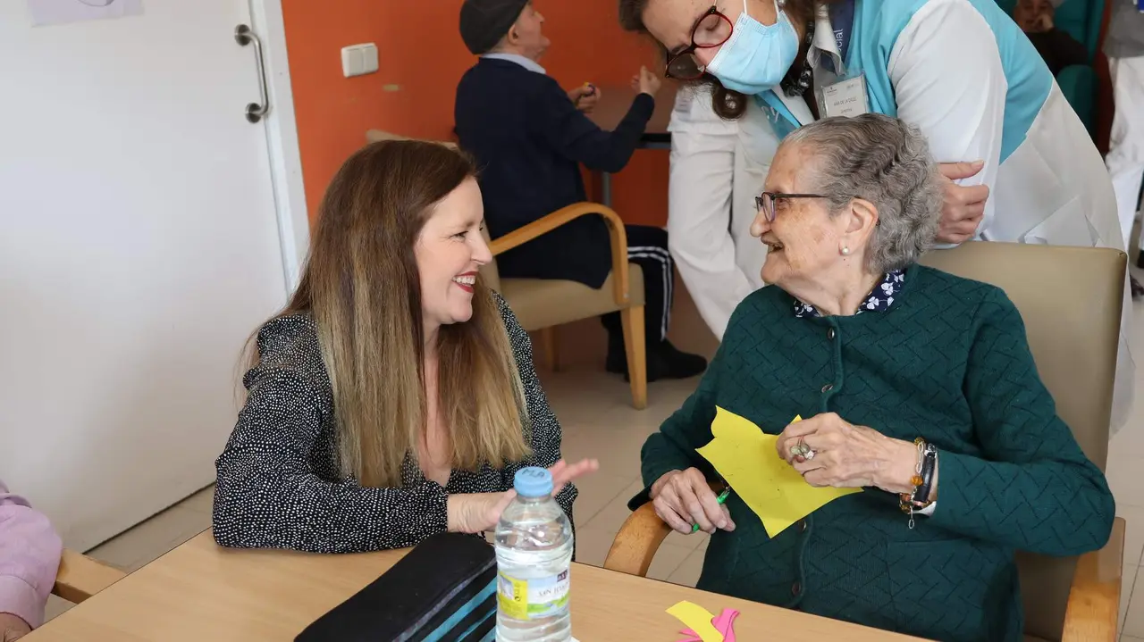 La consejera de Familia, Juventud y Asuntos Sociales, Ana Dávila, ha visitado hoy el centro de Getafe - Comunidad de Madrid