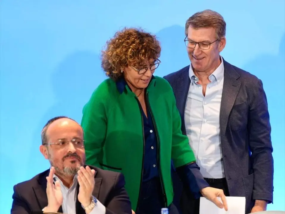 Feijóo, con Dolors Monserrat y Alejandro Fernández - Foto del PP