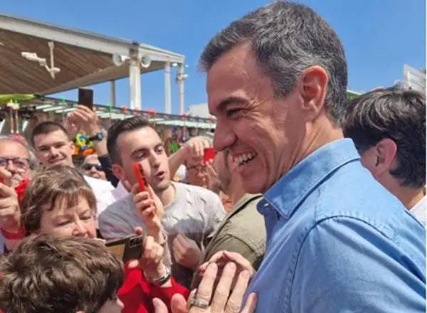Imagen de Sánchez visitando la feria - Servimedia