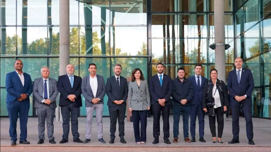 Ayuso junto a los alcaldes de los municipios más afectados por la DANA - Comunidad de Madrid