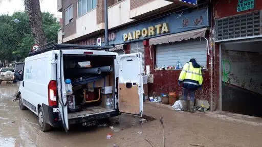 Trabajos del Canal de Isabel II en Paiporta | Foto del Canal de Isabel II