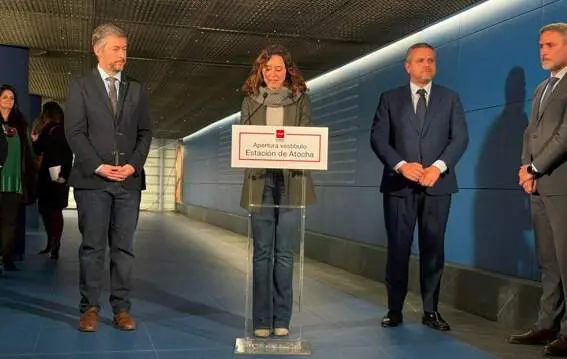 Isabel Díaz Ayuso, en la inauguración del nuevo vestíbulo de la Estación de Metro de Atocha - Foto Servimedia
