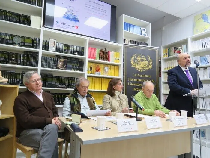 Ramón Jiménez Pérez; José Luis Marín Aranda; 
María del Carmen Aranda; Eduardo Velázquez 
González y de pie, Basilio Rodríguez Cañada