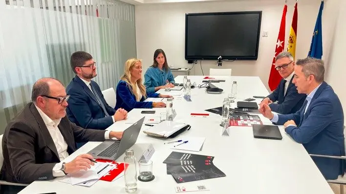 La consejera Albert, reunida con el CEO de DATA4 - Foto Comunidad de Madrid