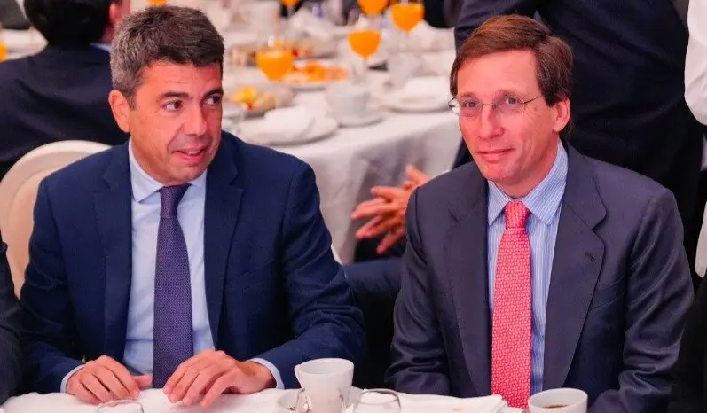 Almeida y Carlos Mazón en un encuentro informativo - Foto Ayuntamiento de Madrid
