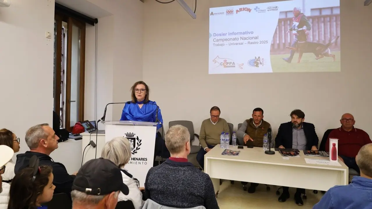 presentación del Campeonato Nacional de Trabajo, Universal y Rastro de Adiestramiento deportivo con perros de pastor alemán del Real CEPPA en Alcalá de Henares
