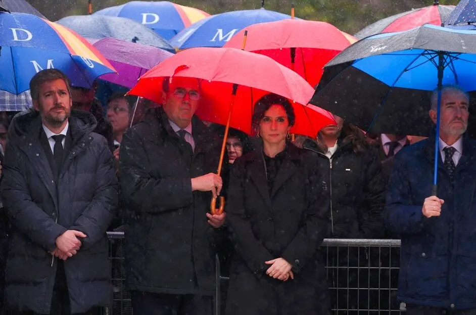Isabel Díaz Ayuso en el homenaje a las víctimas del 11-M en el Bosque del Recuerdo - Foto Comunidad de Madrid