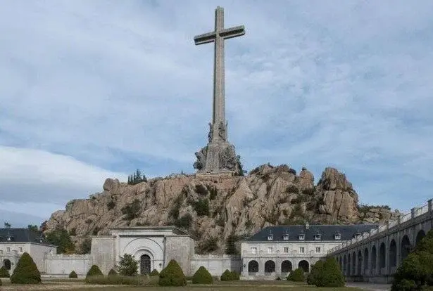 Cruz de la basílica del Valle de los Caídos - Foto de la abadía del Valle de los Caídos
