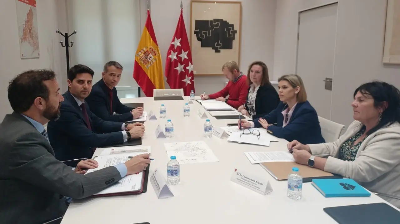 La alcaldesa de Alcalá de Henares se reúne con el consejero de Educación para impulsar las inversiones educativas en la ciudad