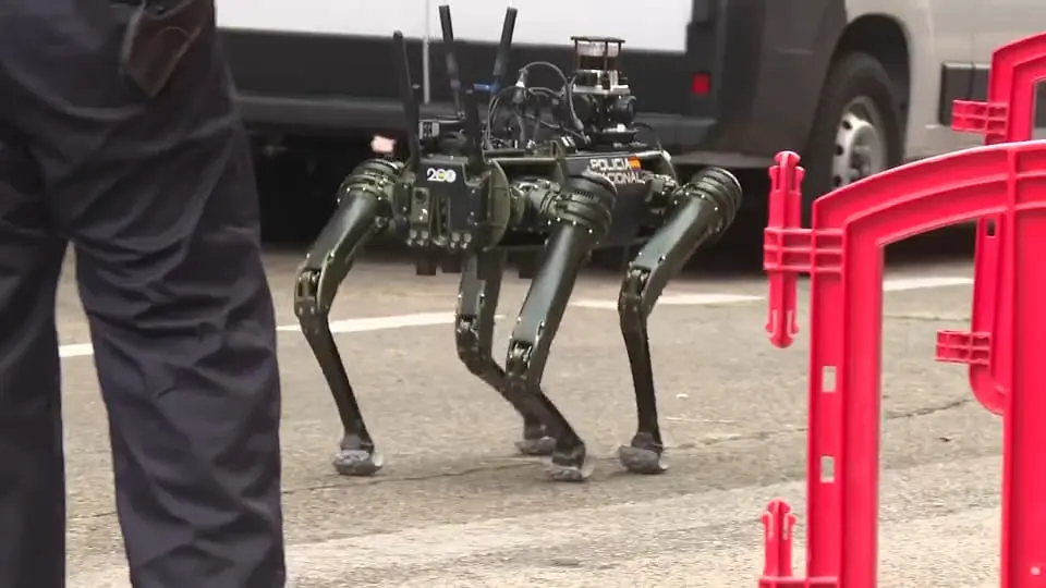 Robot de la Policía Nacional en la investigación del fuego de un garaje en Alcorcón - Policía Nacional (X)