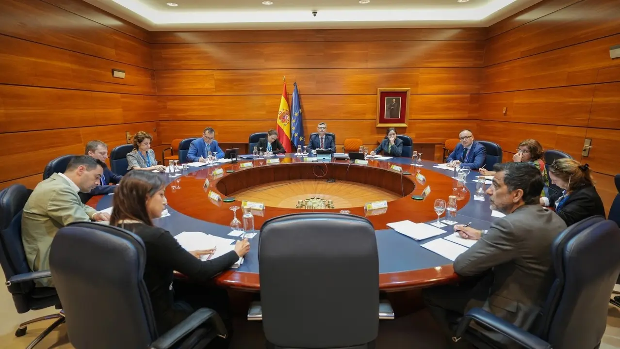 Félix Bolaños preside la última reunión del Comité de Situación para evaluar el impacto del apagón - Pool Moncloa/Raúl Salgado