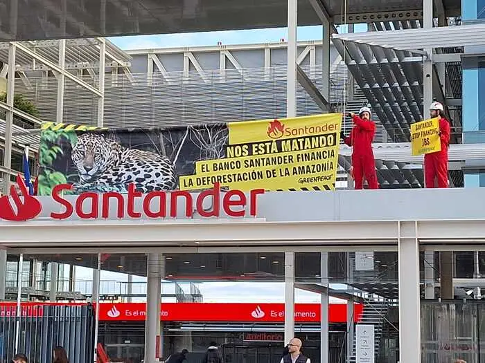 Sede del Santander, en calle Juan Ignacio Luca de Tena