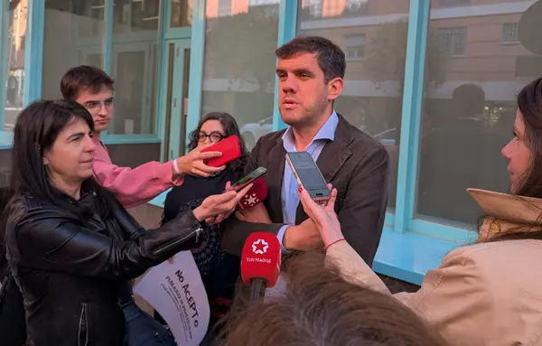La FRAVM denuncia un repunte de publicidad de prostitución en barrios de Madrid y pide que se investigue como delito de odio