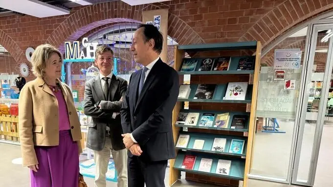 La delegada de Cultura, Turismo y Deporte, Marta Rivera de la Cruz, junto al concejal de Fuencarral-El Pardo, José Antonio Martínez Páramo, además del embajador de Portugal en España, José Augusto Duarte, en la jornada dedicada a las letras portuguesas de la BPM José Saramago