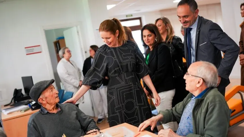 La consejera Dávila, en su visita al nuevo Centro de Día de Móstoles - Foto Comunidad de Madrid