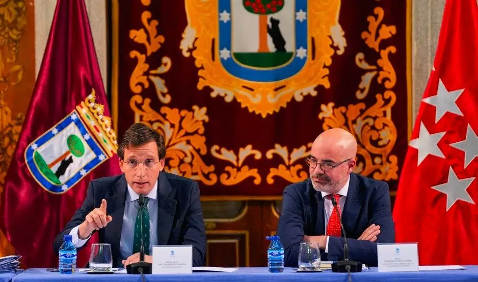 El alcalde (izquierda) junto al delegado del Gobierno - Foto de Ayuntamiento de Madrid
