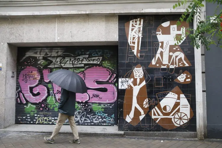 Diferentes imágenes actuales del mural de César Manrique, ubicado en el distrito de Centro, que será objeto de protección