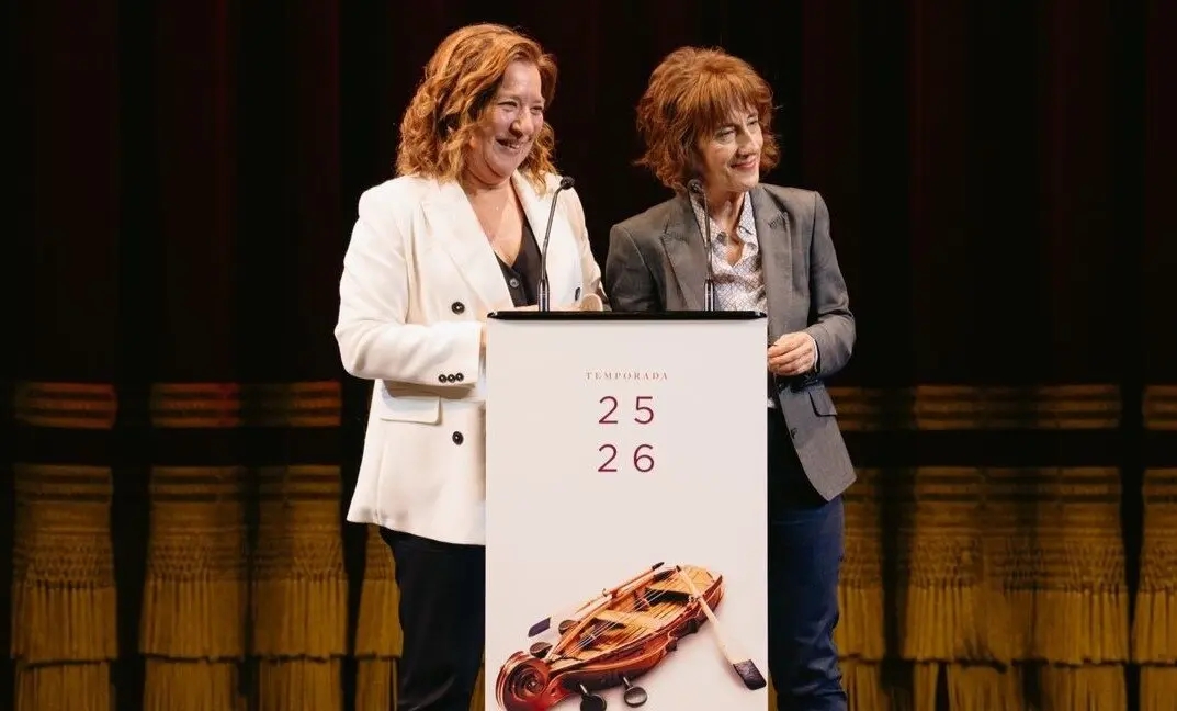 Isamay Benavente y Paz Santa Cecilia, durante la presentación - Foto José Belló Aliaga