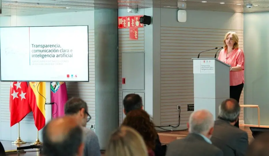 Sanz, durante la inauguración de la jornada `Transparencia, comunicación clara e inteligencia artificial’ - Foto Ayuntamiento de Madrid