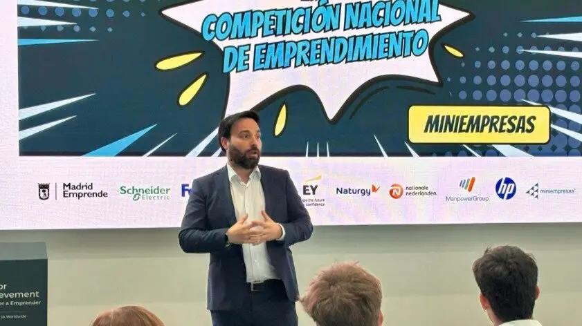 El concejal delegado de Innovación y Emprendimiento, Ángel Niño, inaugurando esta competición - Foto Ayuntamiento de Madrid