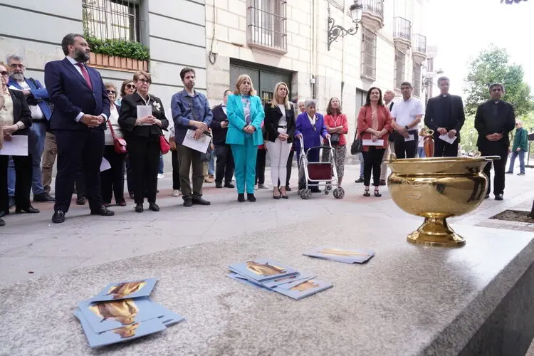 Inma Sanz inaugura una placa en homenaje a la beata María Ana de Jesús, cerrando así los actos por el IV centenario de su fallecimiento