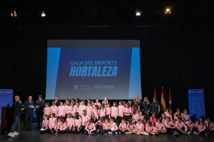 El Madrid Club de Fútbol Femenino, durante la entrega de los Premios del Deporte de Hortaleza