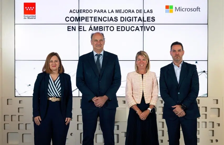 El consejero López-Valverde ha firmado hoy el acuerdo de  colaboración con Microsoft - Foto Comunidad de Madrid