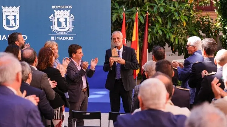Acto de homenaje a Rafael Ferrándiz, jefe del Cuerpo de Bomberos recientemente jubilado