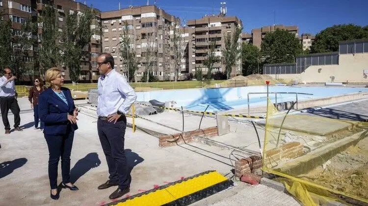 La piscina de verano del CDM Peñuelas entra en su recta final de reforma y abrirá esta temporada