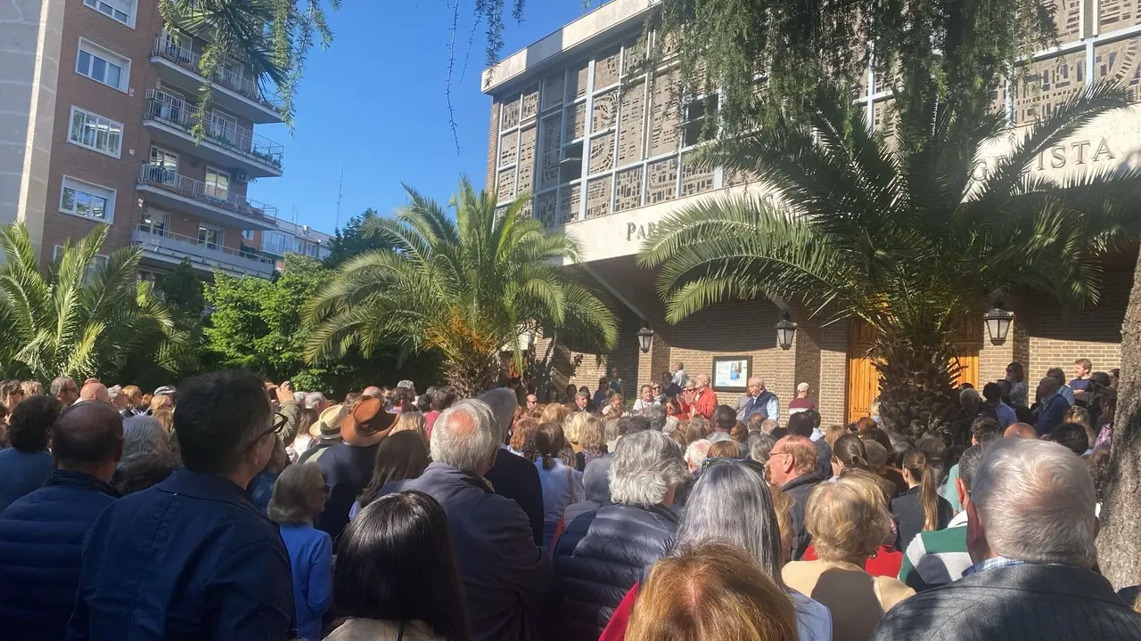 Concentración en las inmediaciones de los vecinos en los últimos días contra la apertura del local