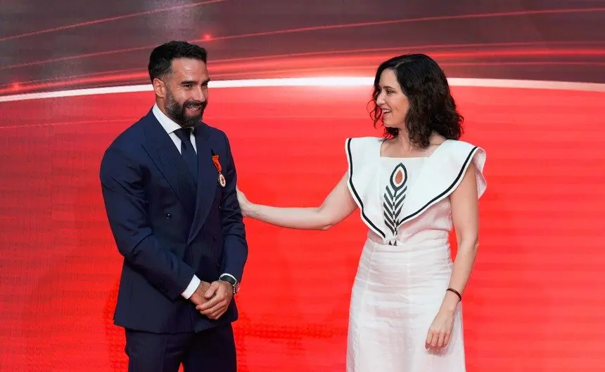 Isabel Díaz Ayuso y Dani Carvajal - Foto Comunidad de Madrid