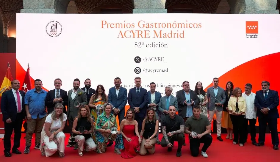 Foto familia LII edición de los premios gastronómicos de la  Asociación de Cocineros y Reposteros  - Foto Comunidad de Madrid