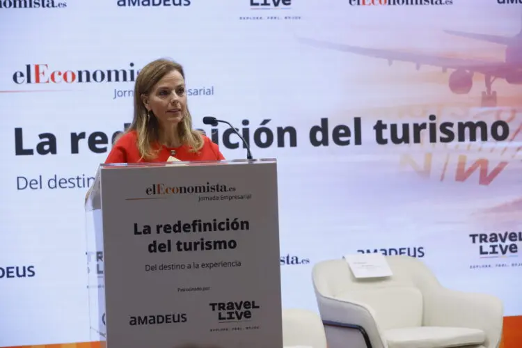 La concejala delegada de Turismo, Almudena Maíllo, durante la inauguración de la jornada ‘La redefinición del turismo. Del destino a la experiencia’, organizada por el diario El Economista