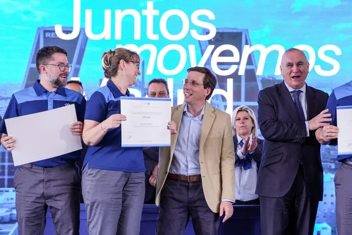 Acto de entrega de diplomas a los 121 nuevos conductores de EMT Madrid