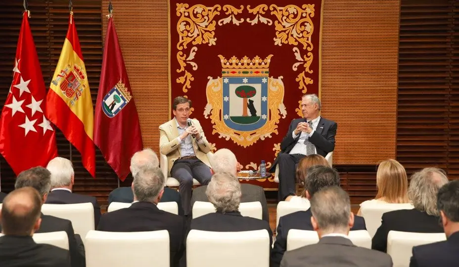 Encuentro Almeida con empresarios chilenos - Foto Andrés Montero J.