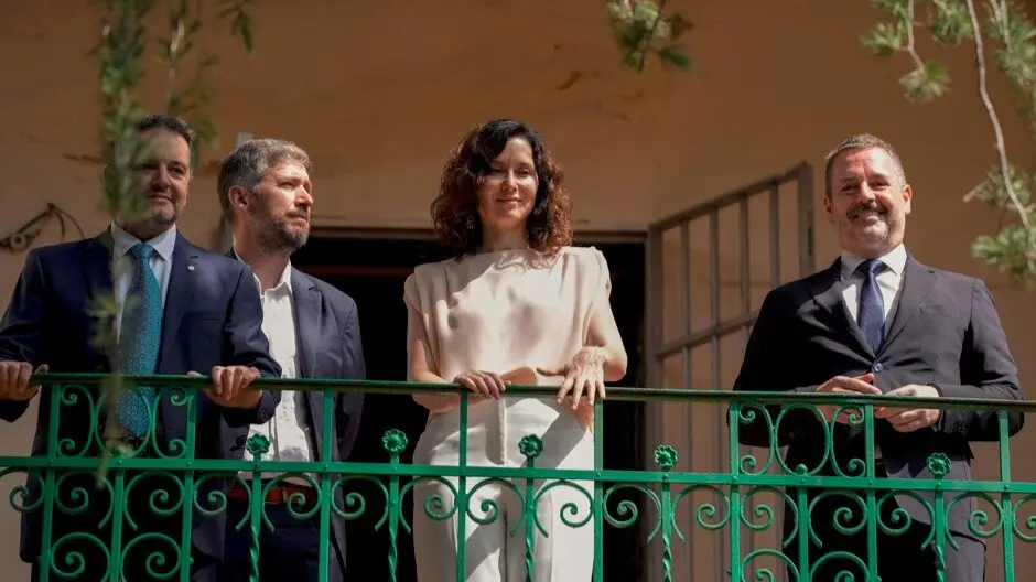 Díaz Ayuso, en su visita a Velintonia, la casa del Premio Nobel de Literatura - Foto Comunidad de Madrid