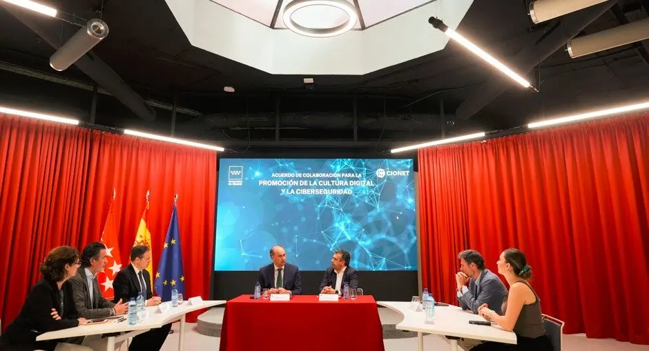 El consejero López-Valverde ha firmado hoy un acuerdo con esta organización - Foto Comunidad de Madrid
