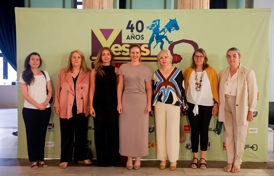 La consejera Dávila recoge un reconocimiento a la Administración  regional por 30 años de apoyo a esta iniciativa - Foto Comunidad de Madrid