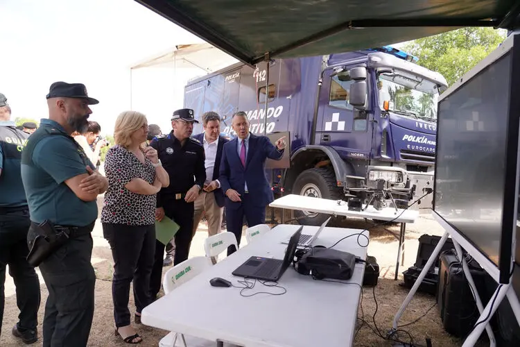 La vicealcaldesa y delegada de Seguridad y Emergencias, Inma Sanz, durante su asistencia al simulacro de Policía Municipal sobre desaparición de personas