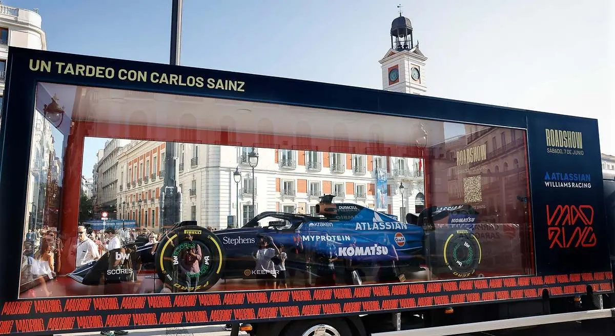 El monoplaza Williams FW45 de Carlos Sainz en la Puerta del Sol. Foto: Comunidad de Madrid.