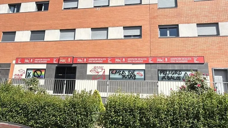 Pintadas en la sede del PSOE ubicada en Rivas-Vaciamadrid | Foto del PSOE Rivas
