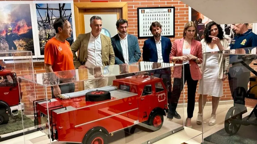 El consejero Novillo, en el Parque de Bomberos de Alcalá de Henares - Foto Comunidad de Madrid