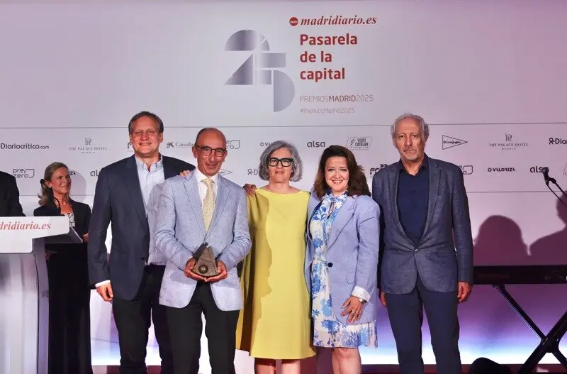 La consejera Matute ha entregado el Premio Madrid al Hospital Gregorio Marañón, concedido por el grupo Madridiario - Foto Comunidad de Madrid