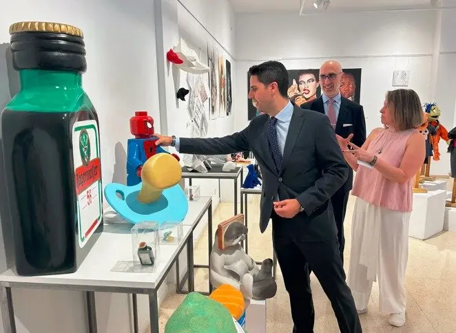 El consejero de Educación, Ciencia y Universidades ha visitado hoy la Escuela de Arte La Palma - Foto Comunidad de Madrid